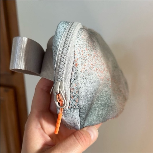 NWT Lululemon everywhere belt bag 1L - Picture 2 of 12